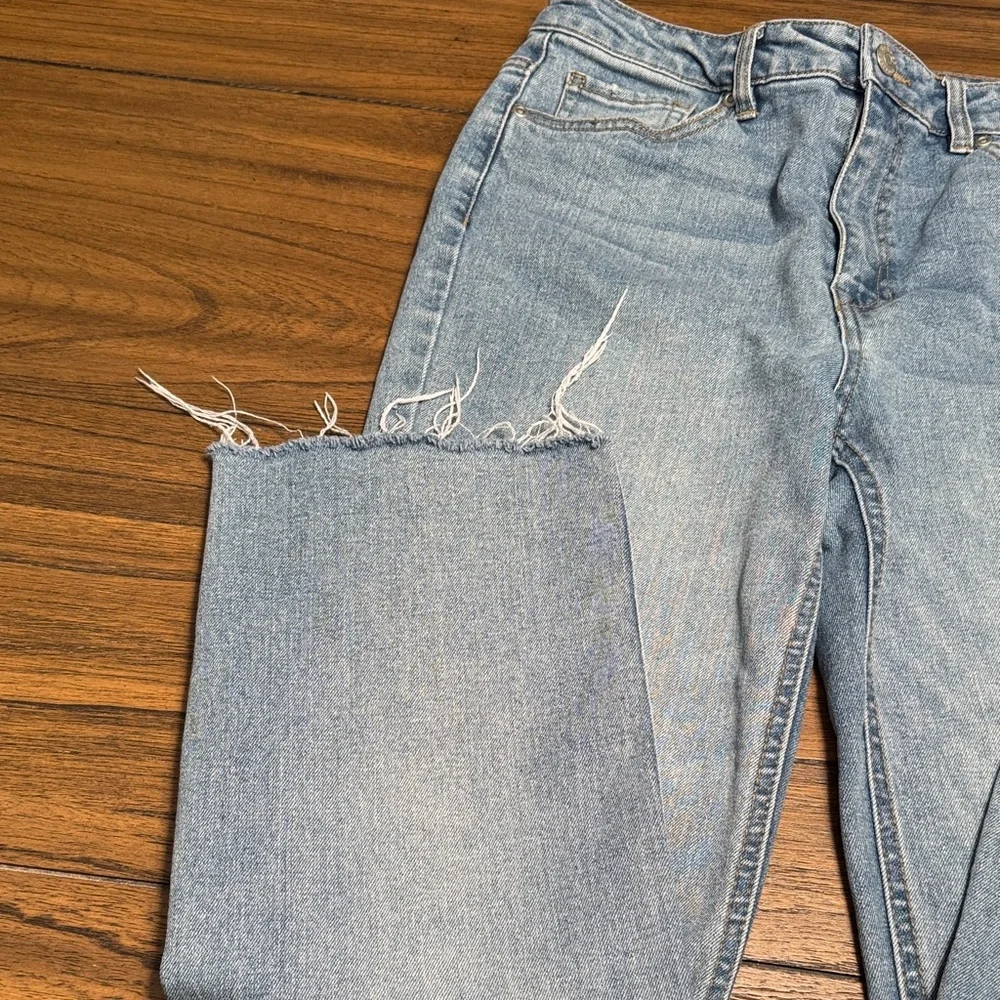Harper‎ Light Blue Straight Leg Jeans with Frayed Hem Sz 28